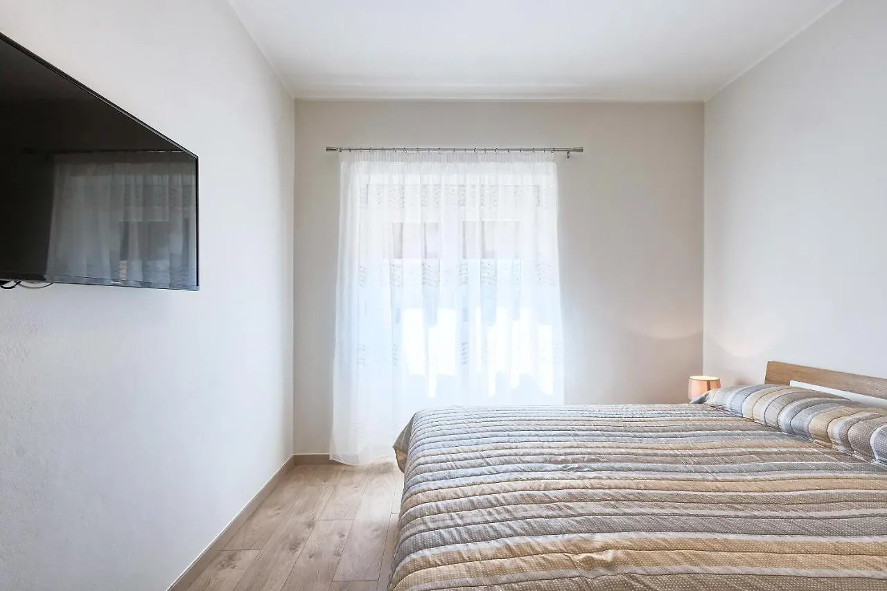 Andrea Del Mar Apartment Pula 0*,  Croatia